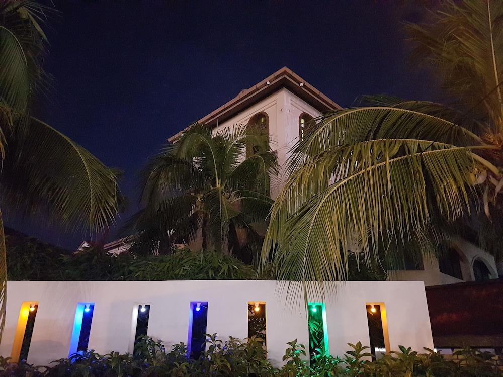 Oyo 1149 Feringghi Hotel Batu Ferringhi Zewnętrze zdjęcie