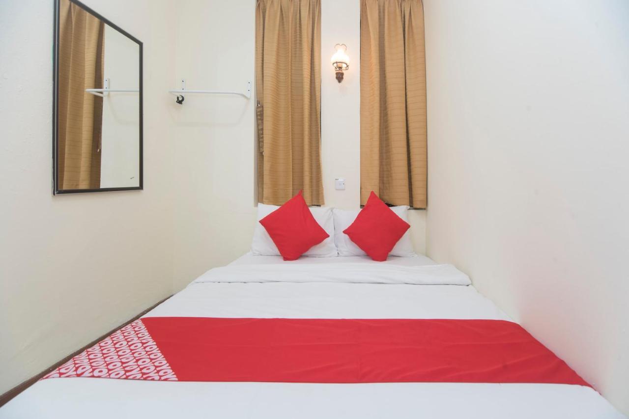 Oyo 1149 Feringghi Hotel Batu Ferringhi Zewnętrze zdjęcie