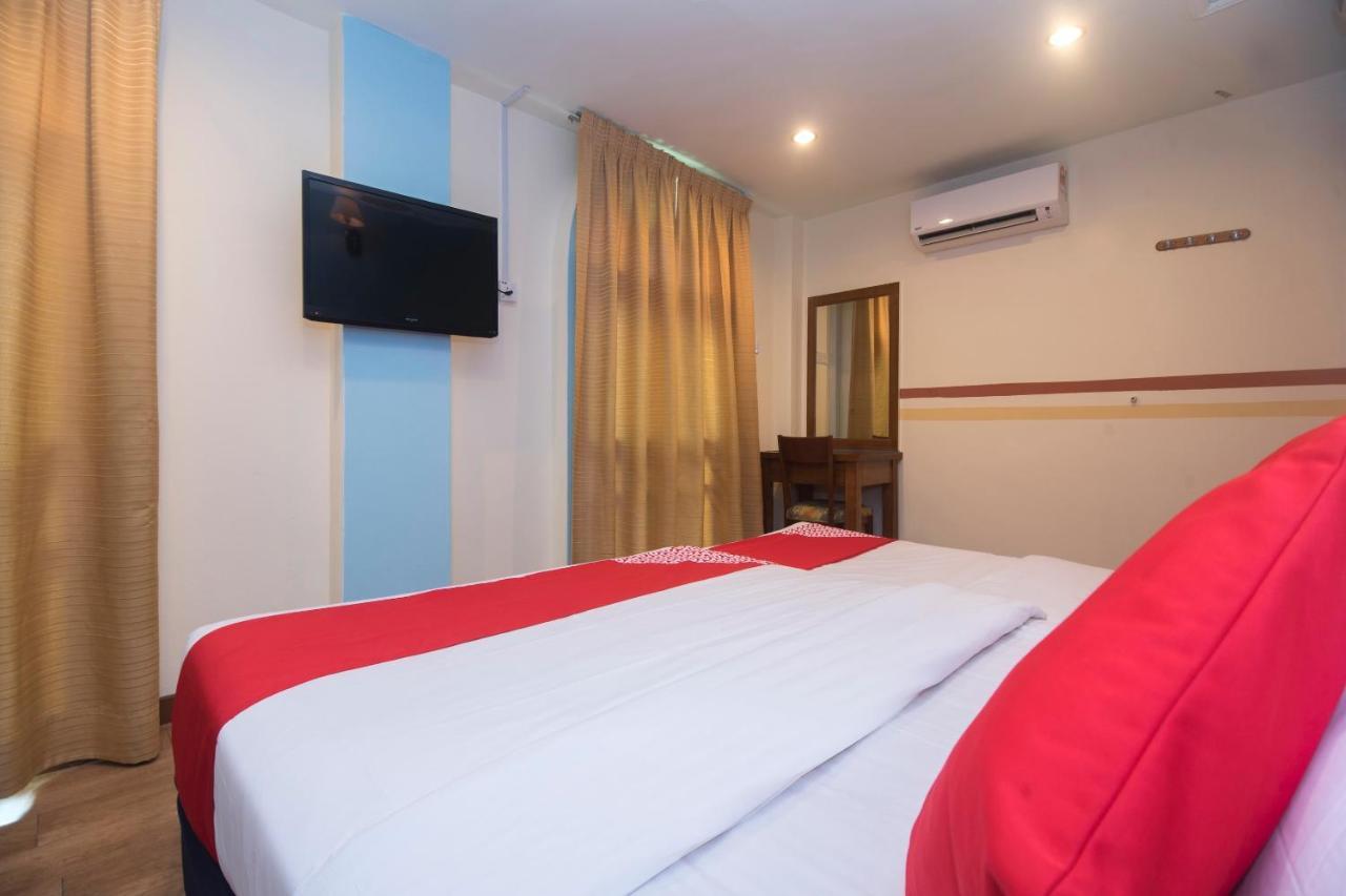 Oyo 1149 Feringghi Hotel Batu Ferringhi Zewnętrze zdjęcie
