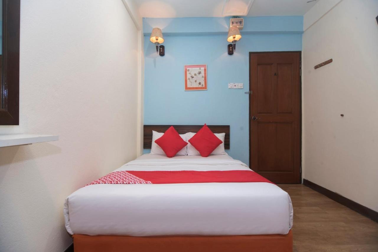 Oyo 1149 Feringghi Hotel Batu Ferringhi Zewnętrze zdjęcie