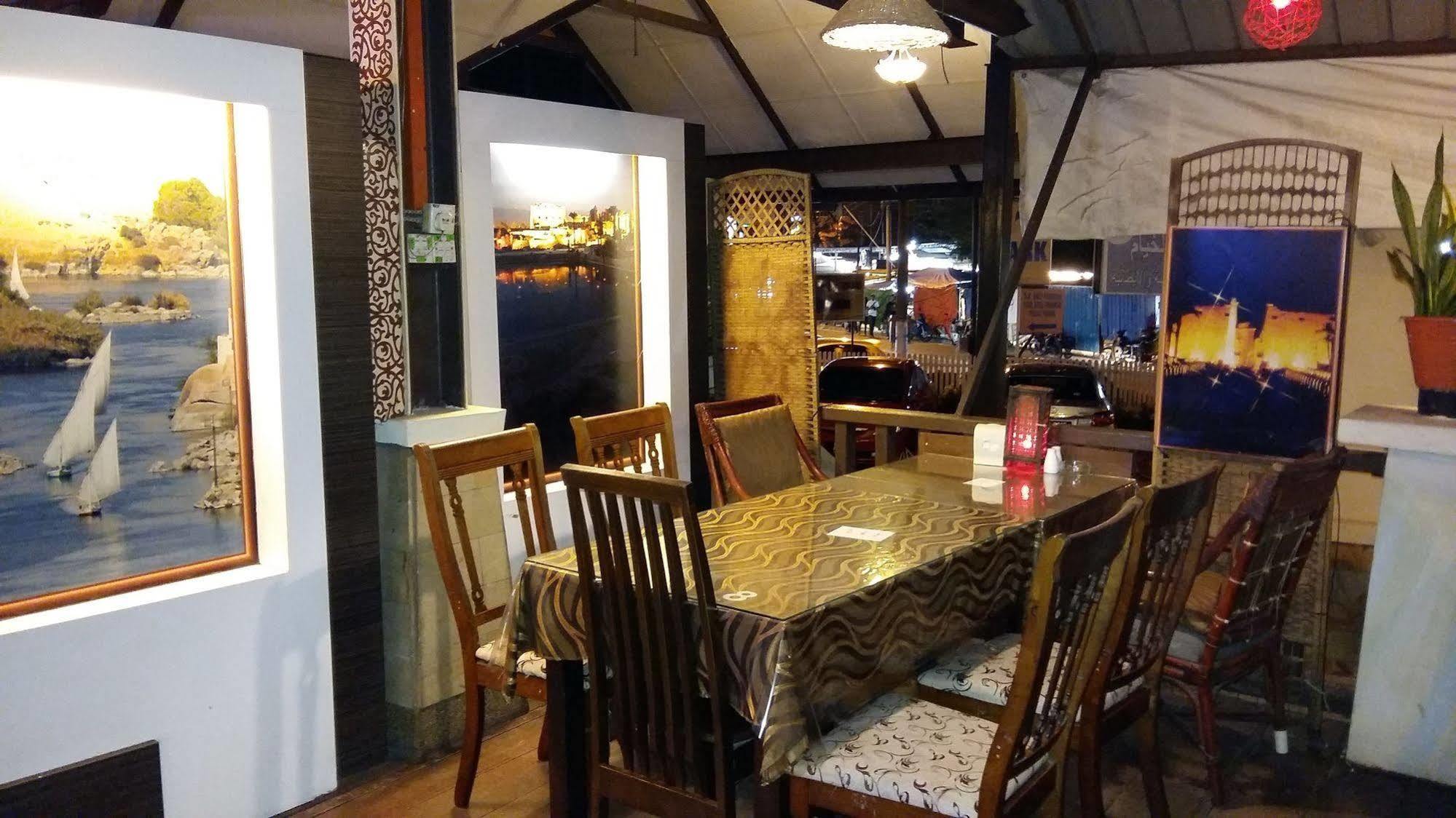 Oyo 1149 Feringghi Hotel Batu Ferringhi Zewnętrze zdjęcie