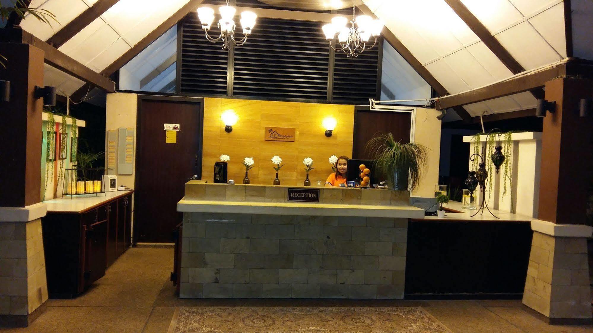 Oyo 1149 Feringghi Hotel Batu Ferringhi Zewnętrze zdjęcie