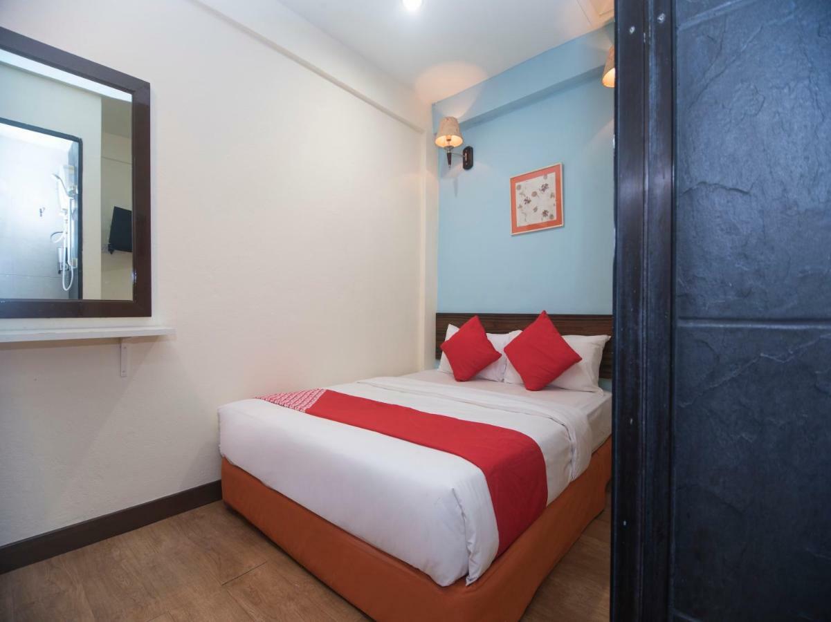 Oyo 1149 Feringghi Hotel Batu Ferringhi Zewnętrze zdjęcie