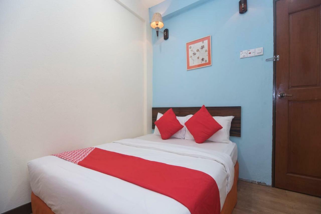 Oyo 1149 Feringghi Hotel Batu Ferringhi Zewnętrze zdjęcie