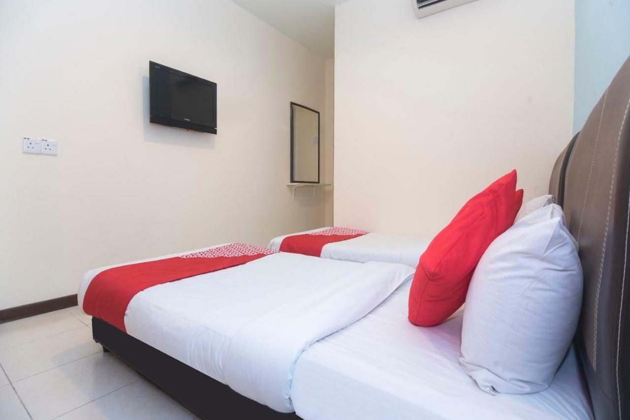 Oyo 1149 Feringghi Hotel Batu Ferringhi Zewnętrze zdjęcie