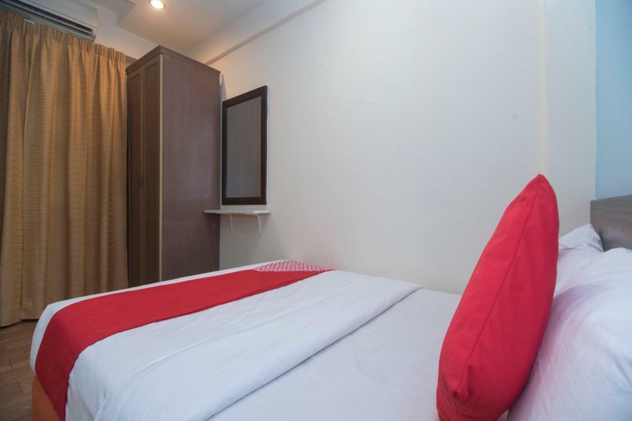Oyo 1149 Feringghi Hotel Batu Ferringhi Zewnętrze zdjęcie