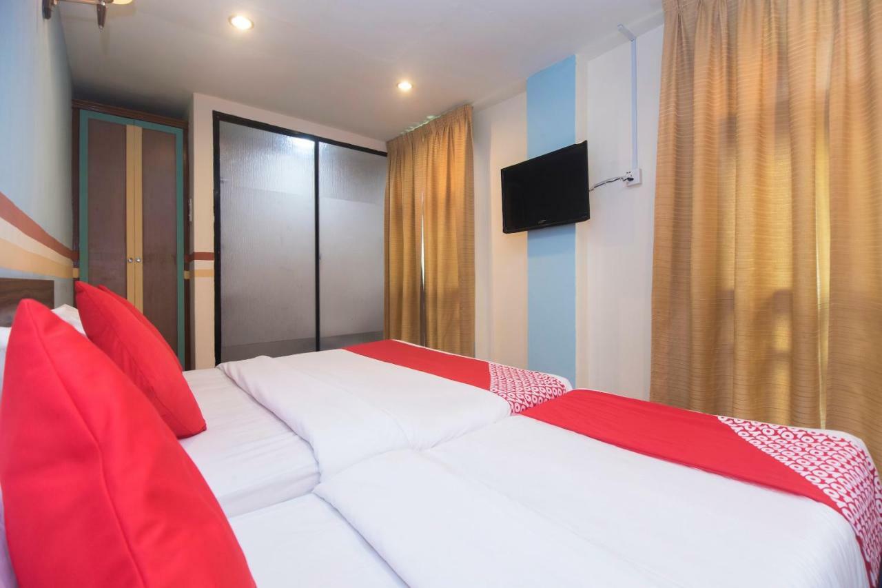 Oyo 1149 Feringghi Hotel Batu Ferringhi Zewnętrze zdjęcie