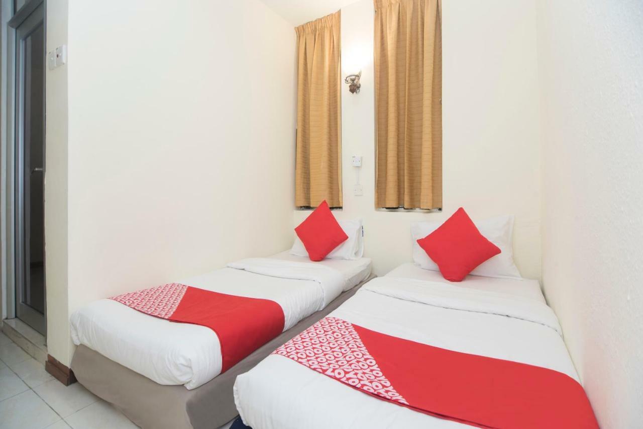 Oyo 1149 Feringghi Hotel Batu Ferringhi Zewnętrze zdjęcie