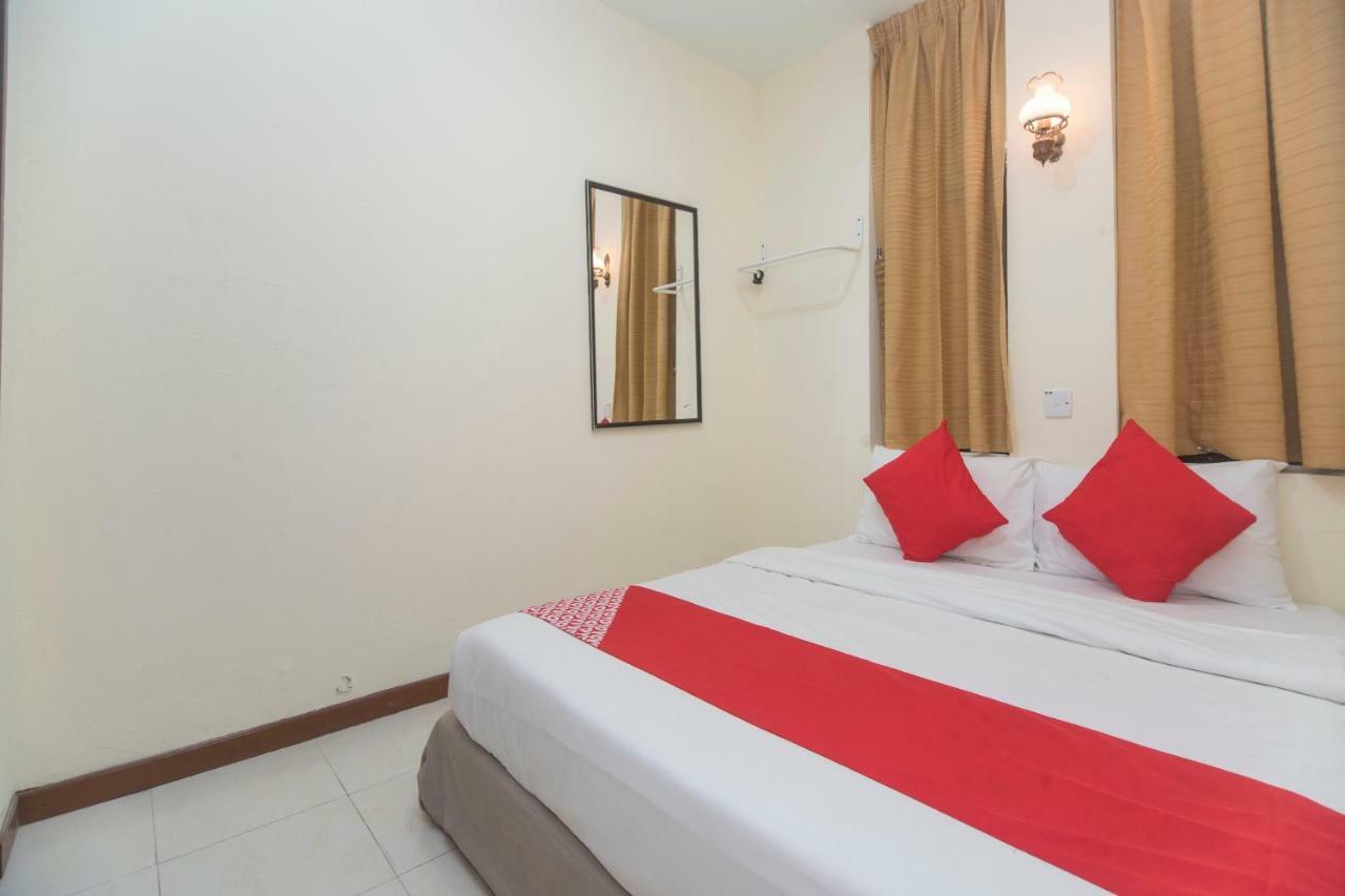 Oyo 1149 Feringghi Hotel Batu Ferringhi Zewnętrze zdjęcie
